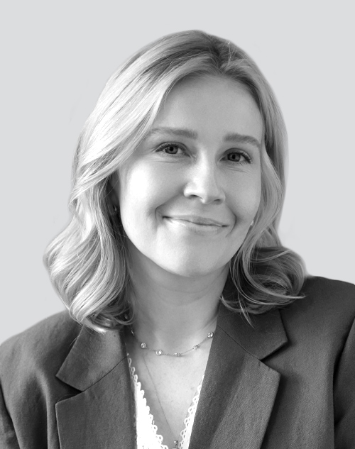 Alexa-Arnold_grey_500x633.jpg